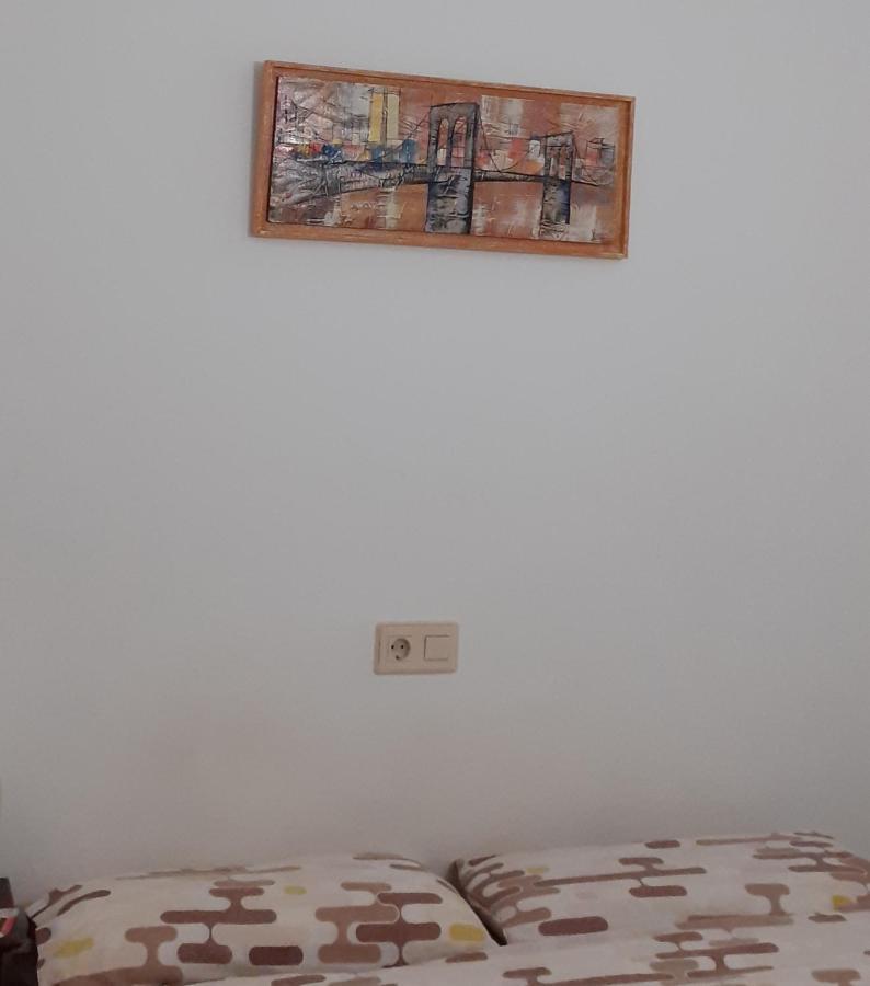 Habitacion Doble Privada En Figueres Luaran gambar